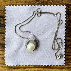 Sterling Silver Pearl Circle Pendant Necklace